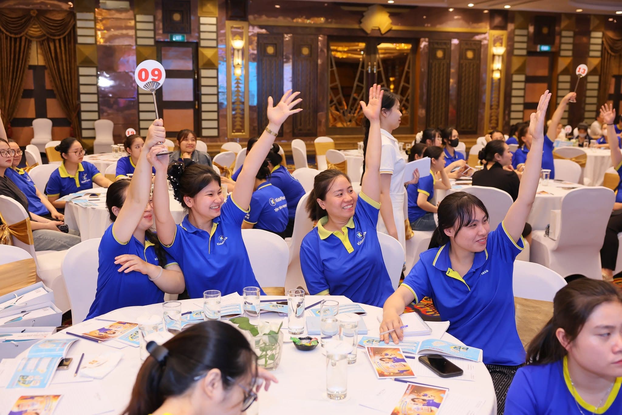 Quản lý Cửa hàng – Nghề của những người tạo nên trải nghiệm khách hàng - hình minh hoạ giữa bài